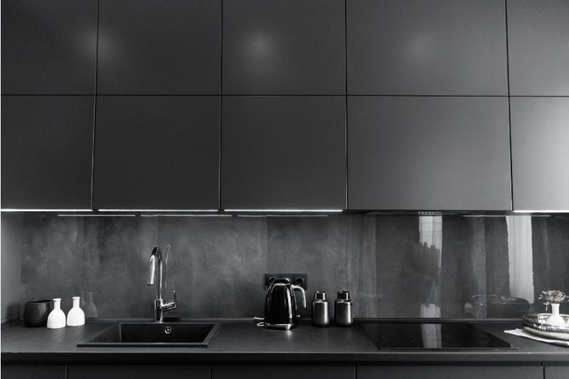 Backsplash Ideas for Kitchens with Dark Cabinetry