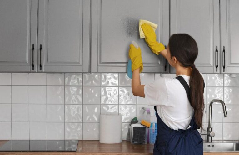 The Best Degreasers for Kitchen Cabinets