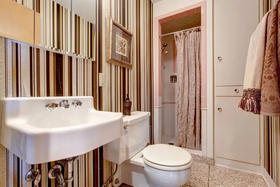 Benefits of Using Washable Wallpaper in Bathrooms