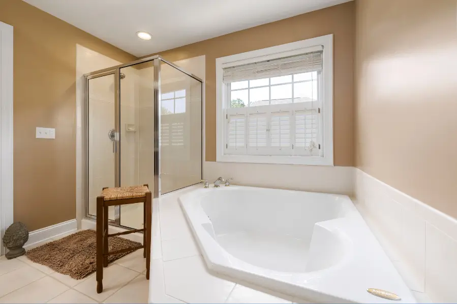 Difference Between Acrylic and Fiberglass Bathtubs