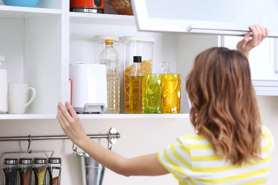 General Steps to Clean Kitchen Cabinets